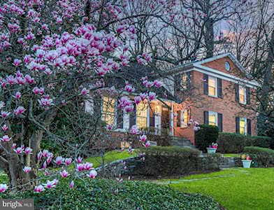 2 Winterberry Ct Bethesda, MD 20817