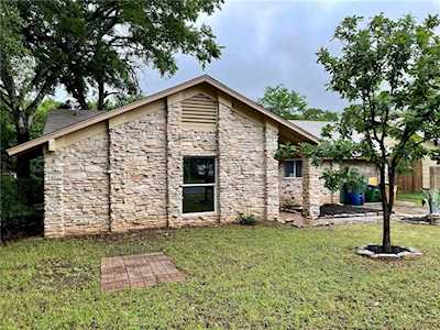 7200 Twisted Oaks DR Austin, TX 78745