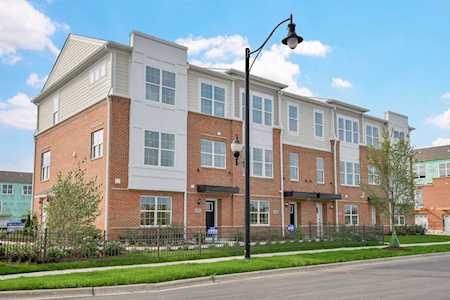 2945 Showplace Dr Naperville, IL 60564