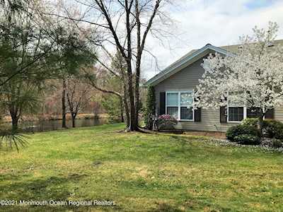 71 Golden Willows Ave Lakewood, NJ 08701