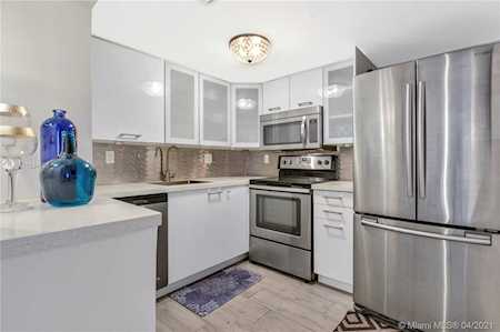 2600 Collins Ave #204 Miami Beach, FL 33140
