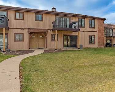 756 Rodenburg Rd #2B Roselle, IL 60172