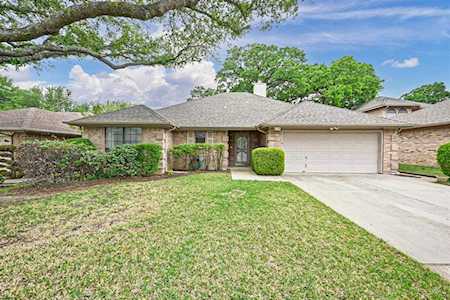 6210 Meadowmere Lane Arlington, TX 76001