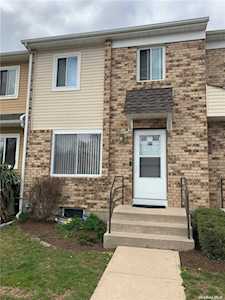 69 Town House Drive Massapequa Park, NY 11762