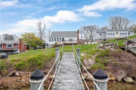 30 Wheatfield Cove Rd Narragansett, RI 02882
