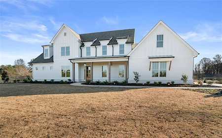 122 Creekview Ln Canton, GA 30115