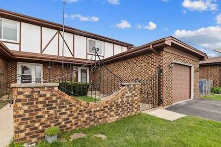 1026 S Hunt Club Dr Mount Prospect, IL 60056
