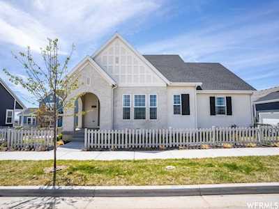 6373 W Moon Valley Dr South Jordan, UT 84009