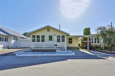 33 Seminole Dr Bradenton, FL 34208