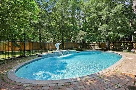 2102 Hickory Village Circle Kingwood, TX 77345