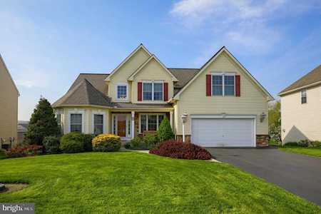 19 Meadow Dr Ephrata, PA 17522