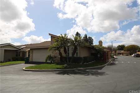 2135 Barclay Ct Santa Ana, CA 92701