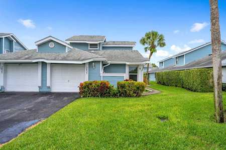 3833 E Island Club Circle Lake Worth, FL 33462