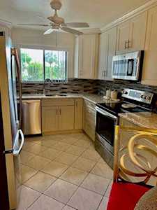 7770 Tahiti Lane #207 Lake Worth, FL 33467