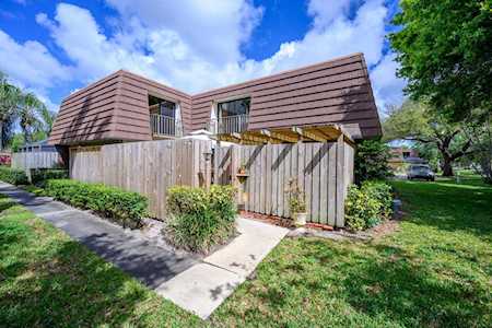 2510 25th Lane Palm Beach Gardens, FL 33418