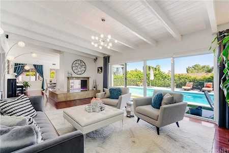 3752 Royal Meadow Rd Sherman Oaks, CA 91403