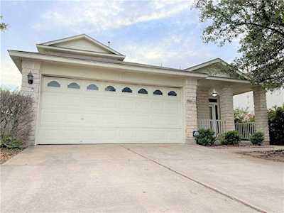 1302 Dillon Lake BND Leander, TX 78641