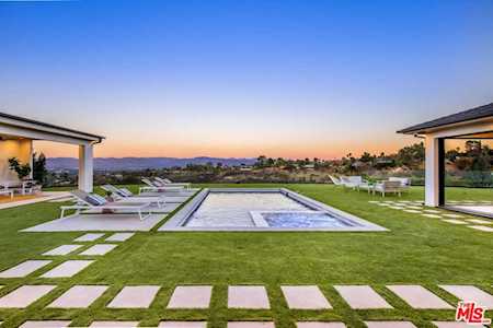 3546 Crownridge Sherman Oaks, CA 91403