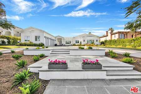5165 Avenida Hacienda Tarzana, CA 91356