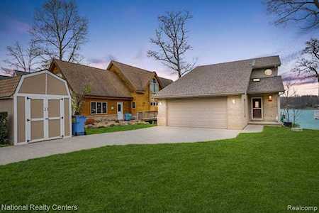 1241 Maxfield Rd Hartland Twp, MI 48353