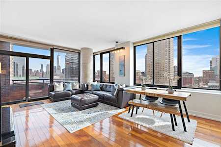 389 Washington St #10K Jersey City, NJ 07302