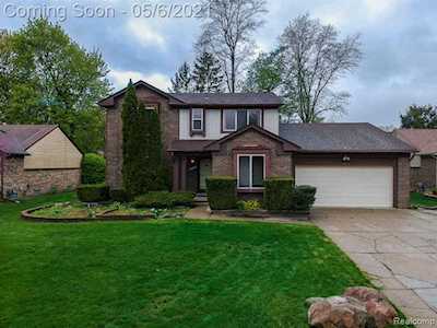 19719 Norwich Rd Livonia, MI 48152
