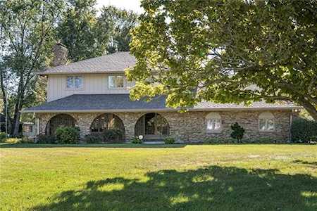 805 Oakdale Dr Anderson, IN 46011