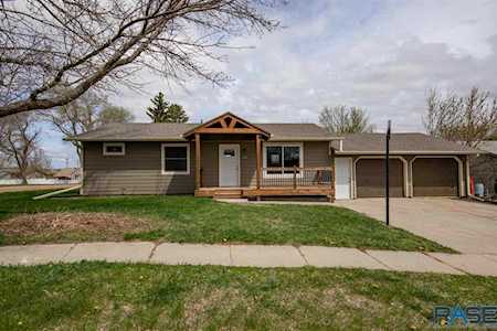 512 W 2Nd St Dell Rapids, SD 57022