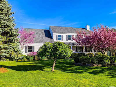 60 Tallmadge Trail Miller Place, NY 11764