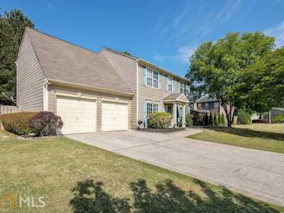 502 Falling Water Ct Acworth, GA 30101