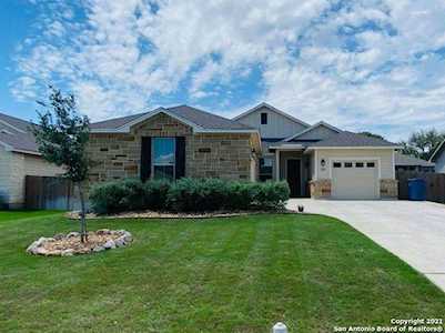 309 Iron Gate Pleasanton, TX 78064