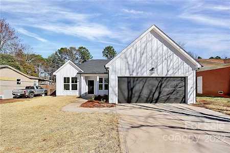 6733 Ellendale Dr Charlotte, NC 28217