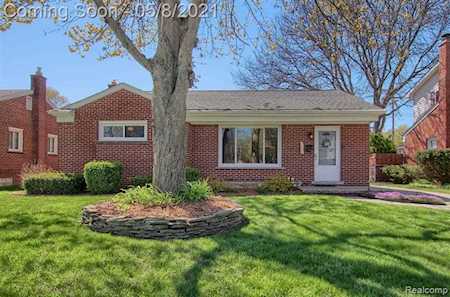 9235 Harrison St Livonia, MI 48150