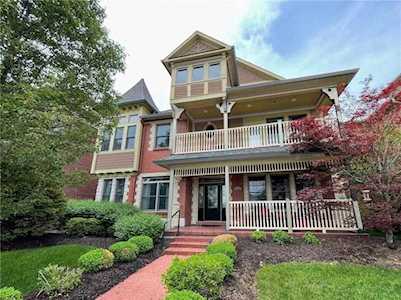 6660 Regents Park Dr Zionsville, IN 46077