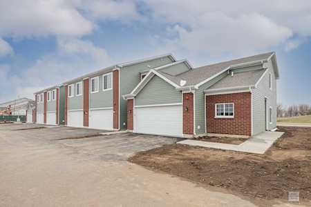 911 Gillespie Ln Yorkville, IL 60560