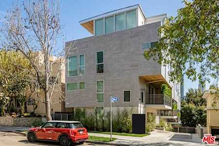 10417 Pandora Ct Los Angeles, CA 90025