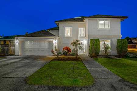 8460 Heather Street Richmond, BC V6Y 2R4