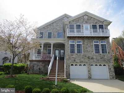916 Cleveland St Arlington, VA 22201