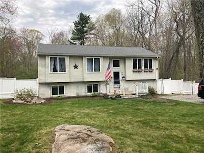 10 Arrowwood Dr Coventry, RI 02816