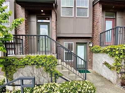1304 Williamsburg Walk NE Issaquah, WA 98029