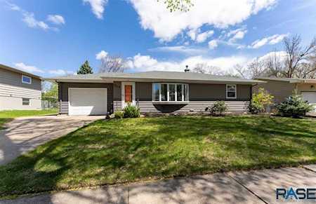 3016 S Carter Pl Sioux Falls, SD 57105