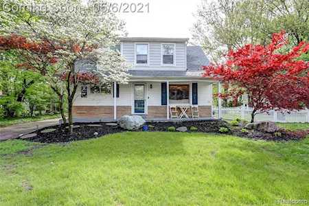 21120 Parker St Farmington Hills, MI 48336