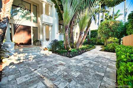 9725 Broadview Ter Bay Harbor Islands, FL 33154