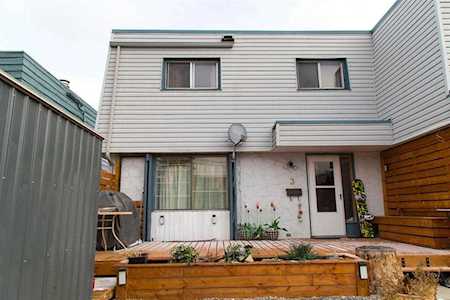4 Blackthorn Bay NE #3 Calgary, AB T2K 5L4