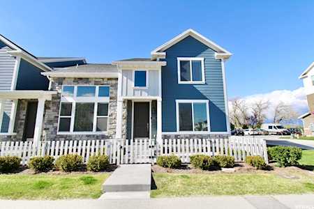 1025 W Painted Horse Ln Bluffdale, UT 84065