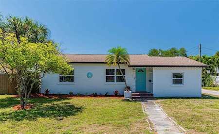 122 40th Ave NE St Petersburg, FL 33703