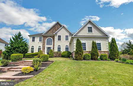 11 Julia Ct Moorestown, NJ 08057