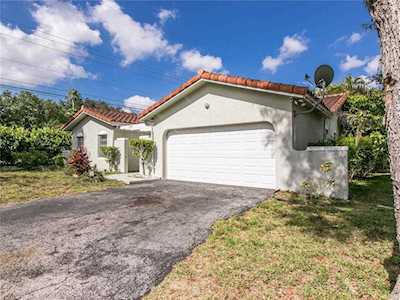 2314 NW 98th Ter Coral Springs, FL 33065