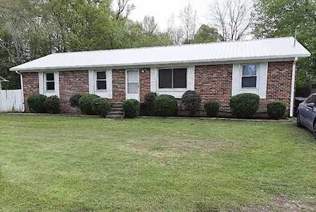 724 Cherokee Dr New Johnsonville, TN 37134