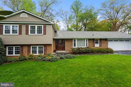12134 Folkstone Dr Oak Hill, VA 20171